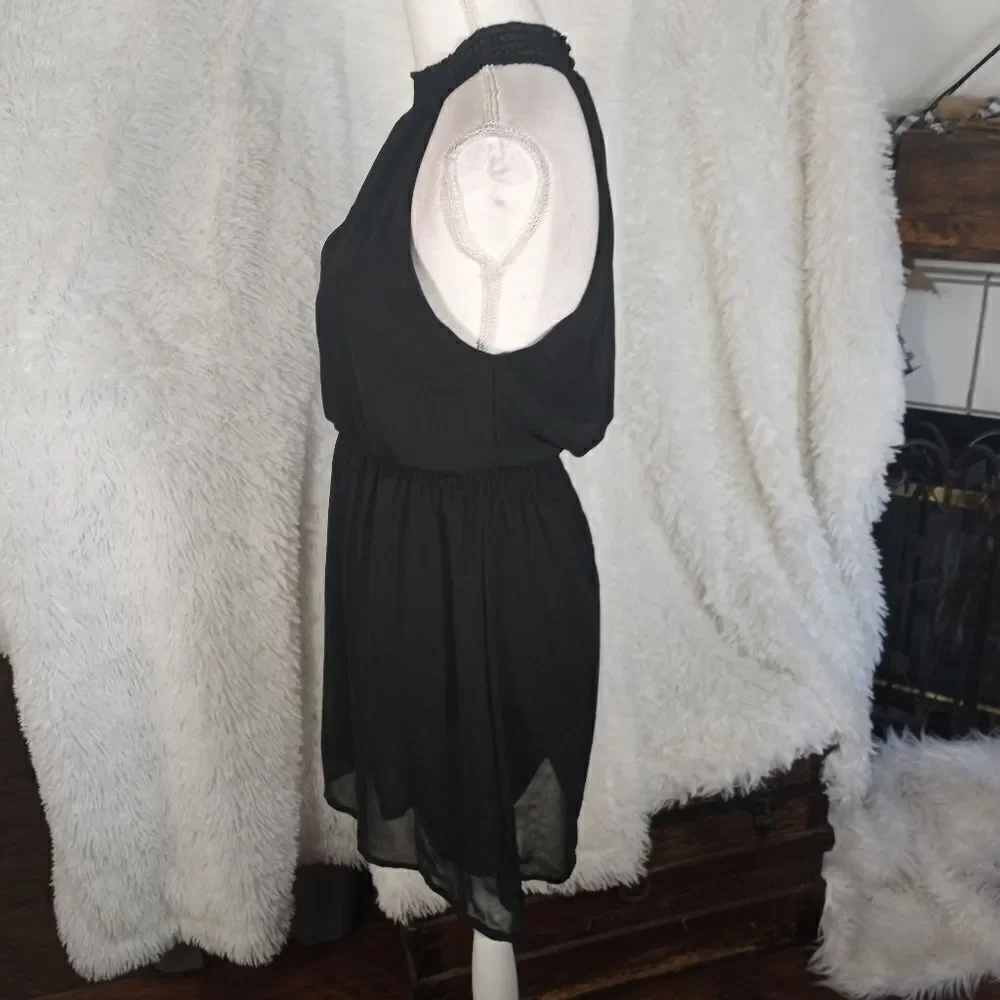 BLACK HALTER KEYHOLE MINI DRESS SZ.S EUC